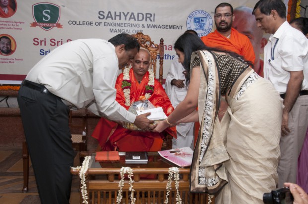 Adichunchanagir Swamiji Visits Sahyadri Campus